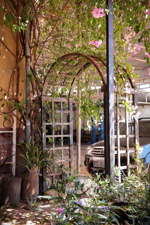 Y.O Inn Tỉnh Kontum Eksteriør bilde